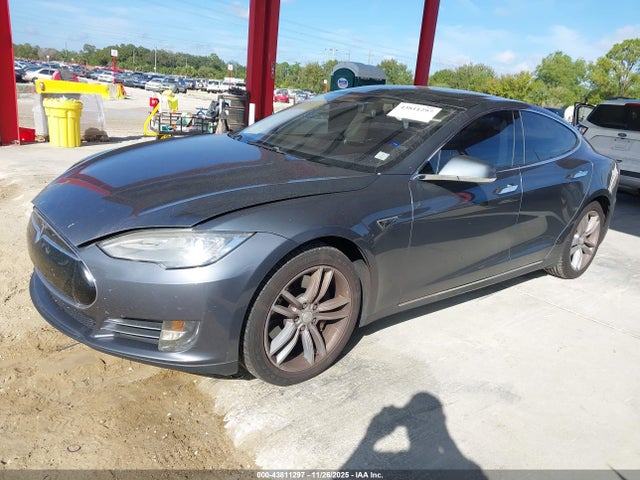 2013 TESLA MODEL S 5YJSA1CN9DFP12064 Photo 1