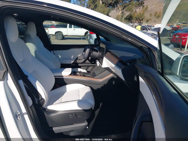 2023 TESLA MODEL X 7SAXCBE50PF385113 Photo 4