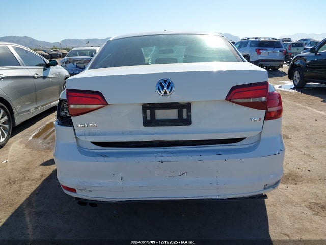 3VW267AJ5GM272667 Volkswagen Jetta 1.4t S