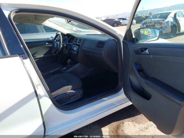 3VW267AJ5GM272667 Volkswagen Jetta 1.4t S
