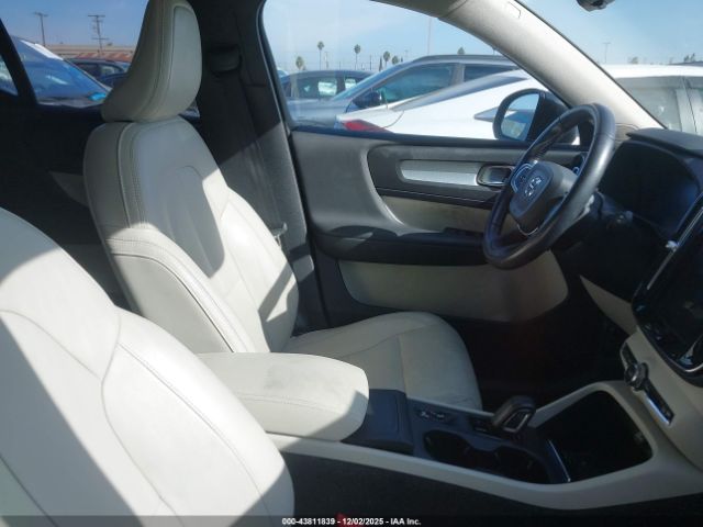 2019 VOLVO XC40 YV4162UK4K2148599 Photo 4