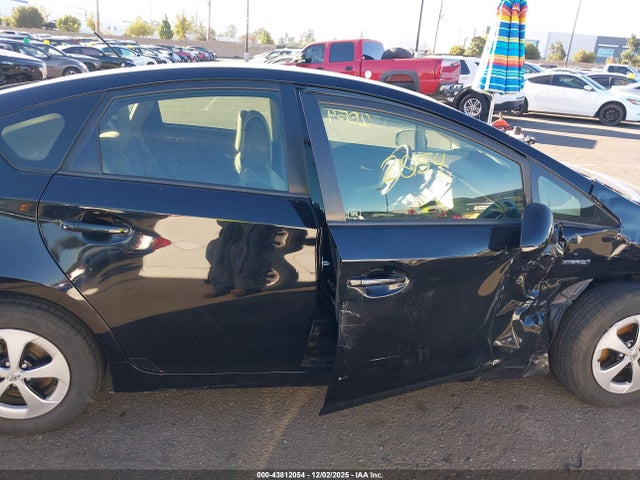 Toyota Prius Two 2015 JTDKN3DU9F1979402 Image 13