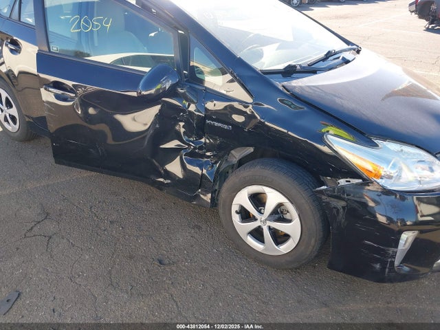 Toyota Prius Two 2015 JTDKN3DU9F1979402 Image 6
