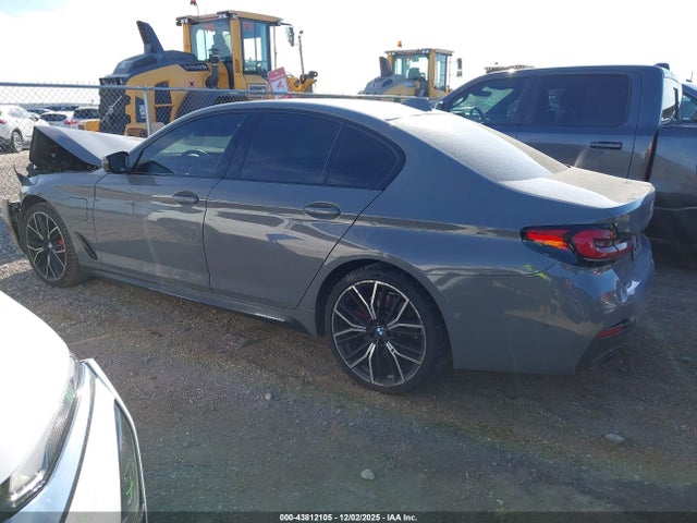 2021 BMW 530E WBA13AG00MCG96564 Photo 2