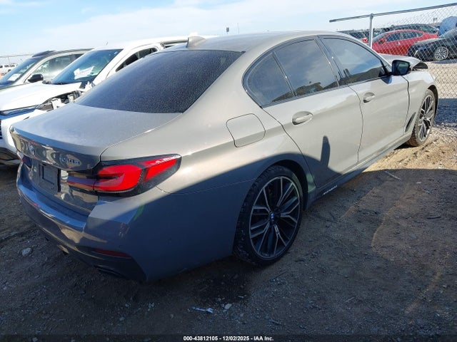 2021 BMW 530E WBA13AG00MCG96564 Photo 3
