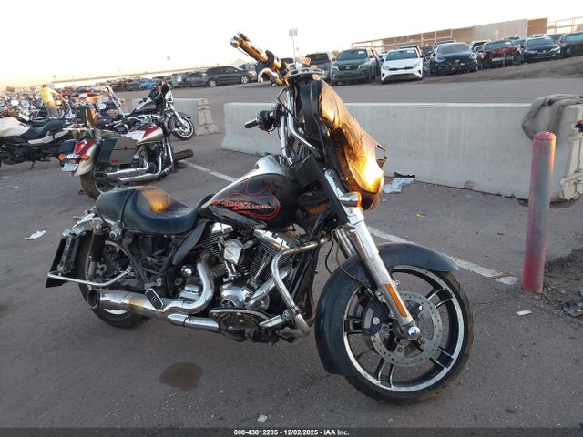 2014 HARLEY-DAVIDSON FLHX 1HD1KBM12EB672391