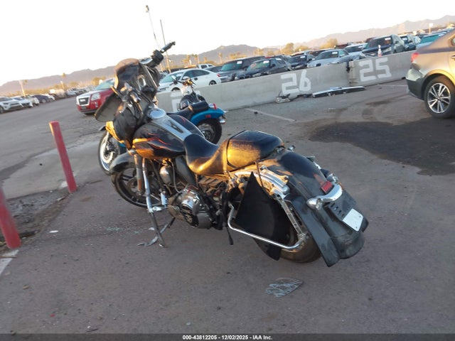 2014 HARLEY-DAVIDSON FLHX 1HD1KBM12EB672391 Photo 2