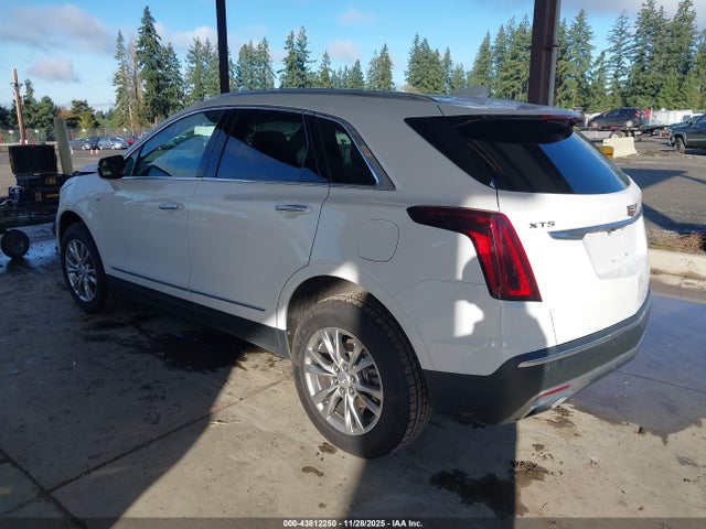 2022 CADILLAC XT5 1GYKNDR49NZ133229 Photo 2