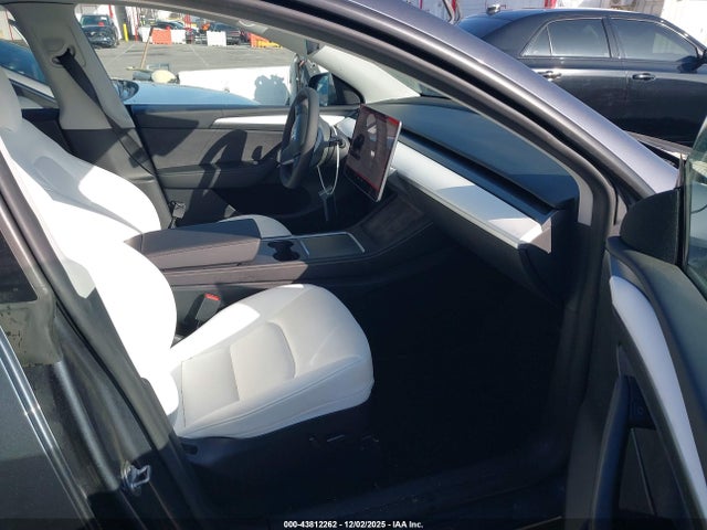 2023 TESLA MODEL Y 7SAYGDEF8PF791122 Photo 4