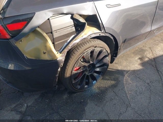 2023 TESLA MODEL Y 7SAYGDEF8PF791122 Photo 5