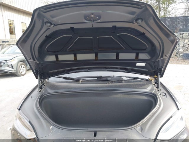 2025 TESLA MODEL X 7SAXCBE64SF470022 Photo 9