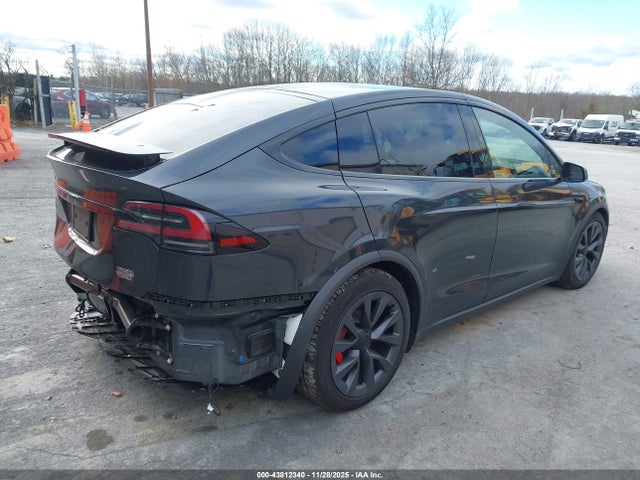 2025 TESLA MODEL X 7SAXCBE64SF470022 Photo 3