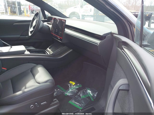 2025 TESLA MODEL X 7SAXCBE64SF470022 Photo 4