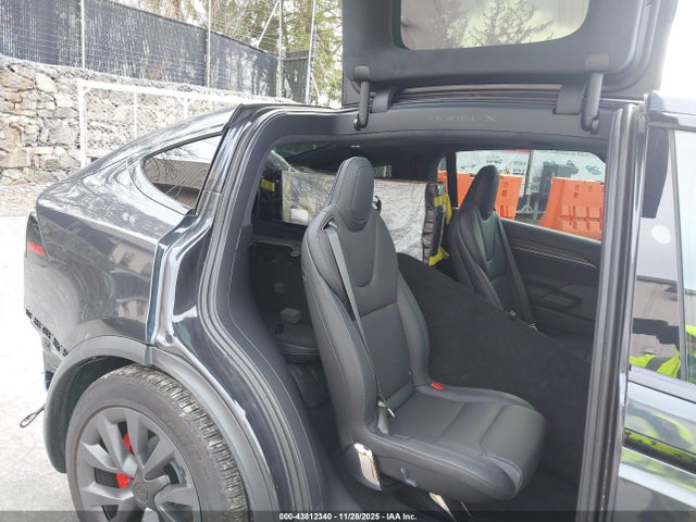 2025 TESLA MODEL X 7SAXCBE64SF470022 Photo 7