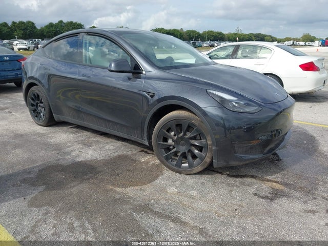 2024 TESLA MODEL Y 7SAYGDED1RF057603 Photo 0