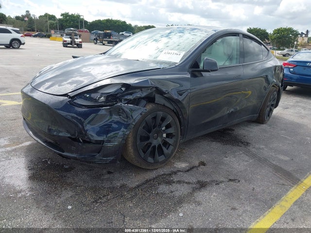 2024 TESLA MODEL Y 7SAYGDED1RF057603 Photo 1
