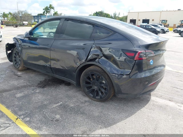2024 TESLA MODEL Y 7SAYGDED1RF057603 Photo 2