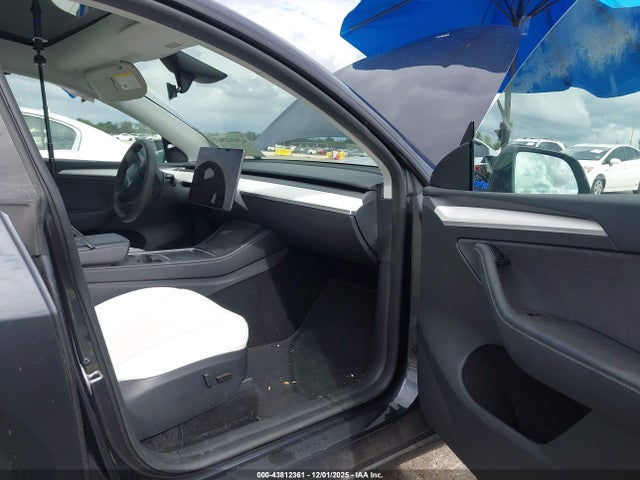2024 TESLA MODEL Y 7SAYGDED1RF057603 Photo 4