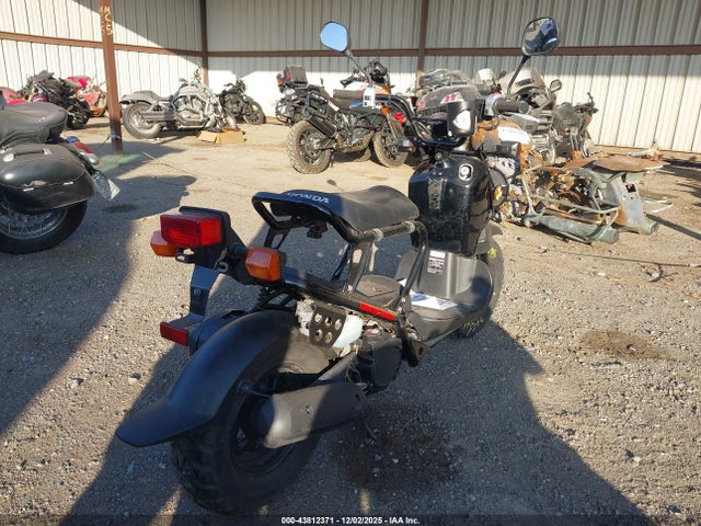 JH2AF5811JK600018 Honda NPS50