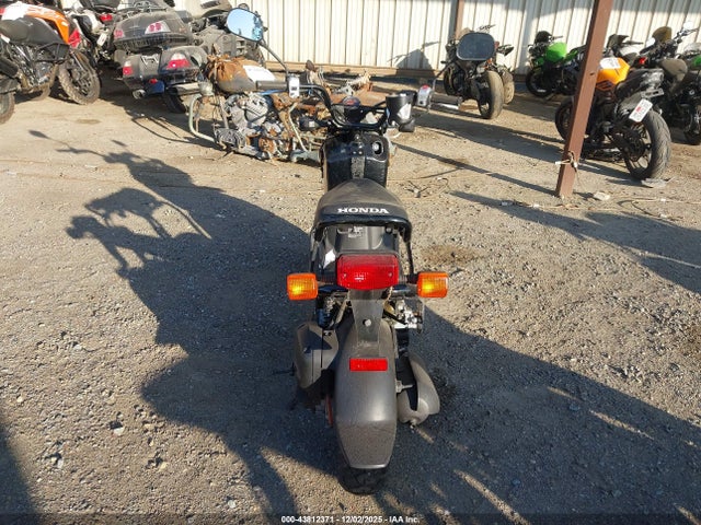 JH2AF5811JK600018 Honda NPS50