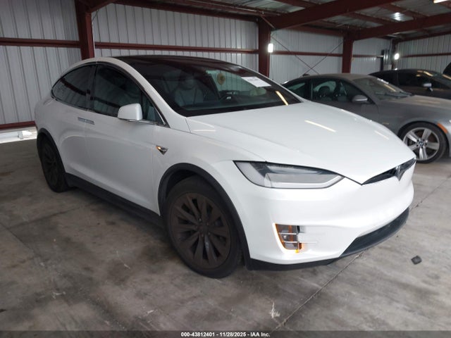 2017 TESLA MODEL X 5YJXCBE20HF055203 Photo 0
