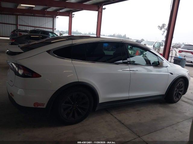Продажа на аукционе авто 2017 Tesla Model X 100d/75d/90d, vin: 5YJXCBE20HF055203, номер лота: 43812401