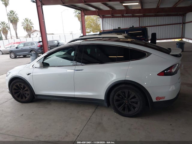 Продажа на аукционе авто 2017 Tesla Model X 100d/75d/90d, vin: 5YJXCBE20HF055203, номер лота: 43812401