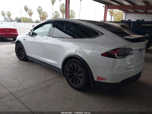 2017 TESLA MODEL X 5YJXCBE20HF055203 Photo 2