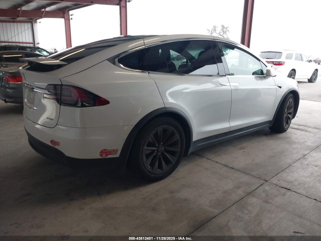 2017 TESLA MODEL X 5YJXCBE20HF055203 Photo 3