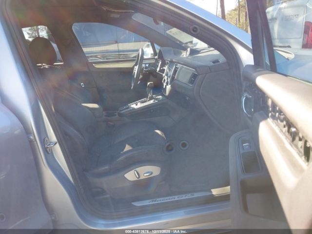 2017 PORSCHE MACAN WP1AG2A51HLB55882 Photo 4