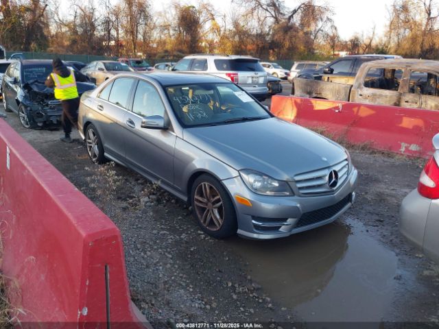 2013 MERCEDES-BENZ C 300 WDDGF8ABXDA834682