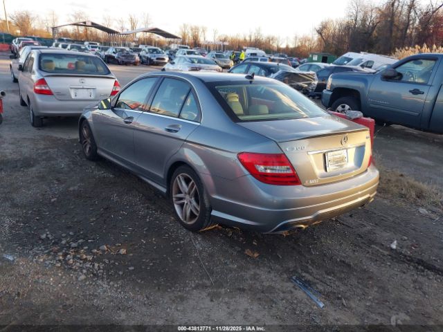 2013 MERCEDES-BENZ C 300 WDDGF8ABXDA834682 Photo 2
