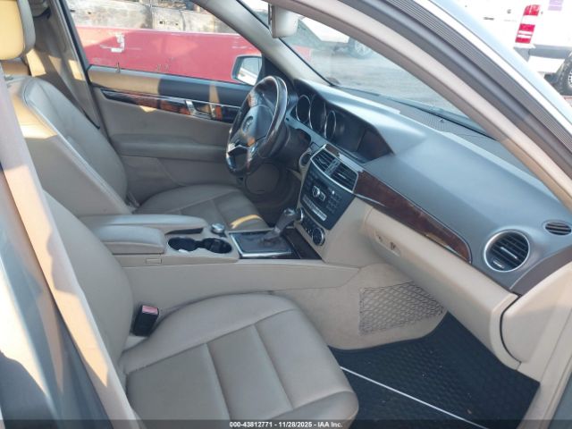 2013 MERCEDES-BENZ C 300 WDDGF8ABXDA834682 Photo 4