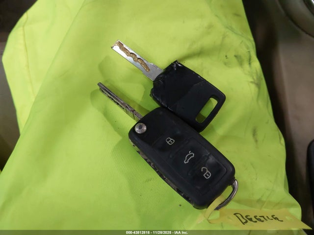 2013 VOLKSWAGEN BEETLE 3VWJP7AT6DM685459 Photo 10