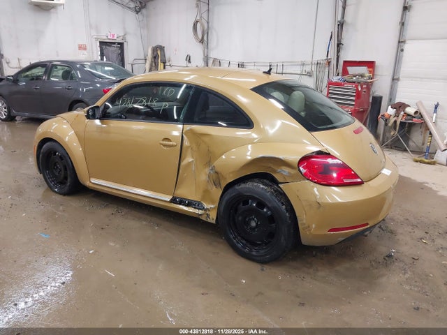 2013 VOLKSWAGEN BEETLE 3VWJP7AT6DM685459 Photo 2