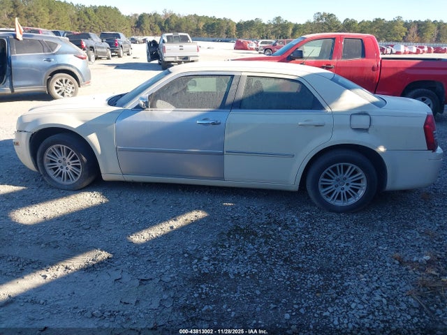 2008 CHRYSLER 300 2C3LA43RX8H157946 Photo 2