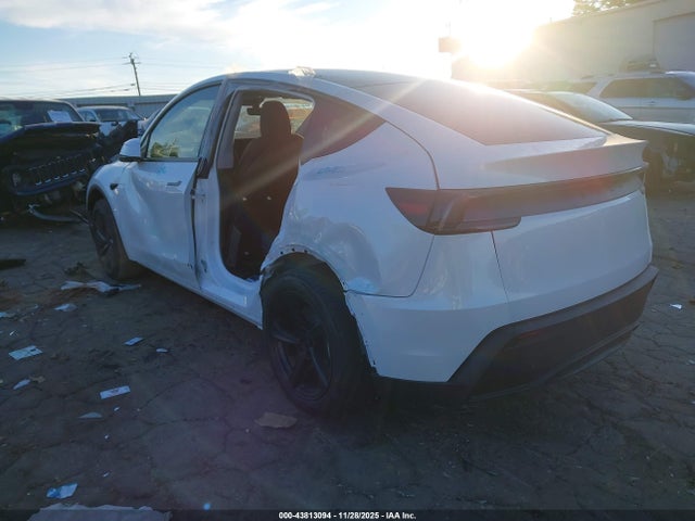 2026 TESLA MODEL Y 7SAYGDED0TA452117 Photo 2