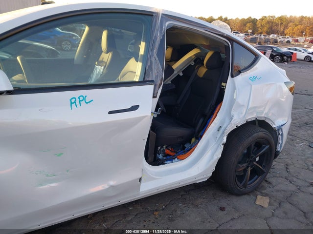 2026 TESLA MODEL Y 7SAYGDED0TA452117 Photo 5