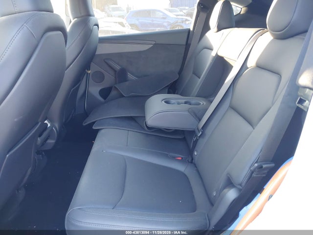 2026 TESLA MODEL Y 7SAYGDED0TA452117 Photo 7