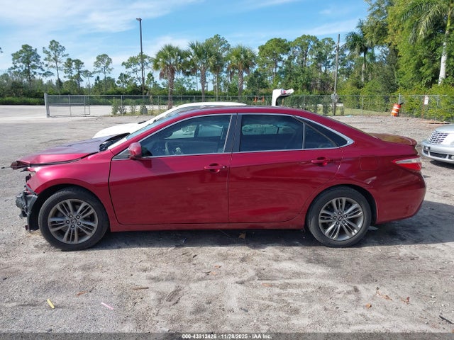 43813426 :رقم المزاد ، 4T1BF1FK8HU733659 vin ، 2017 Toyota Camry Se مزاد بيع