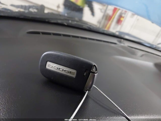 Продажа на аукционе авто 2023 Dodge Challenger Sxt Awd, vin: 2C3CDZGGXPH696627, номер лота: 43813444