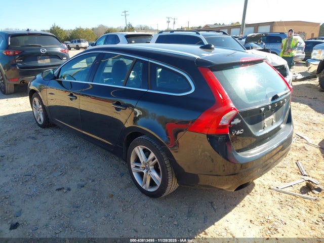 2015 VOLVO V60 YV140MEMXF1265185 Photo 2