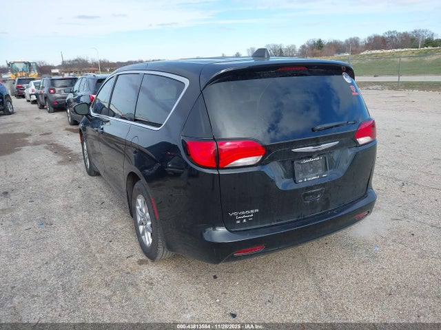 2023 CHRYSLER VOYAGER 2C4RC1CG7PR621684 Photo 2