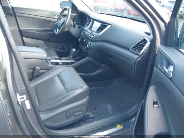 2018 HYUNDAI TUCSON KM8J3CA22JU780084 Photo 4