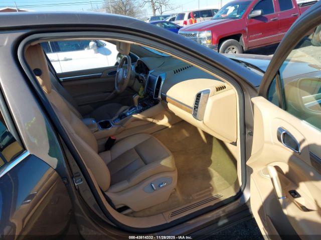 2011 PORSCHE CAYENNE WP1AA2A28BLA01782 Photo 4