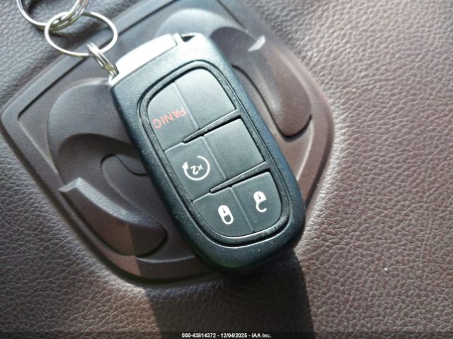 2016 RAM 2500 3C6UR5NL7GG167895 Photo 10