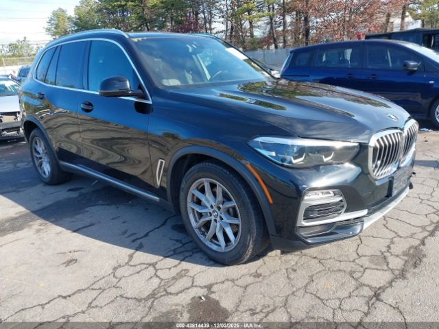 2021 BMW X5 5UXCR6C04M9E32143