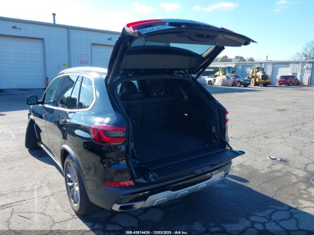 2021 BMW X5 5UXCR6C04M9E32143 Photo 2