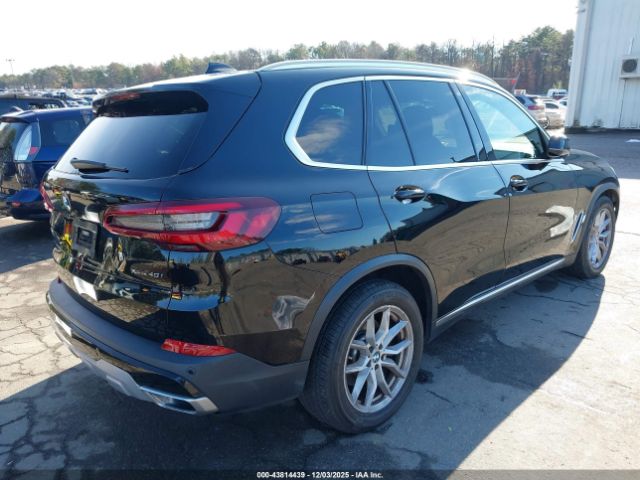 2021 BMW X5 5UXCR6C04M9E32143 Photo 3