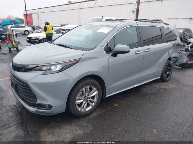 Toyota Sienna Woodland Edition 2023 5TDCSKFC2PS100984 Image 2